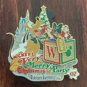 2007 Limited Edition Very Merry Christmas Party Pluto & Chip & Dale Party Pin